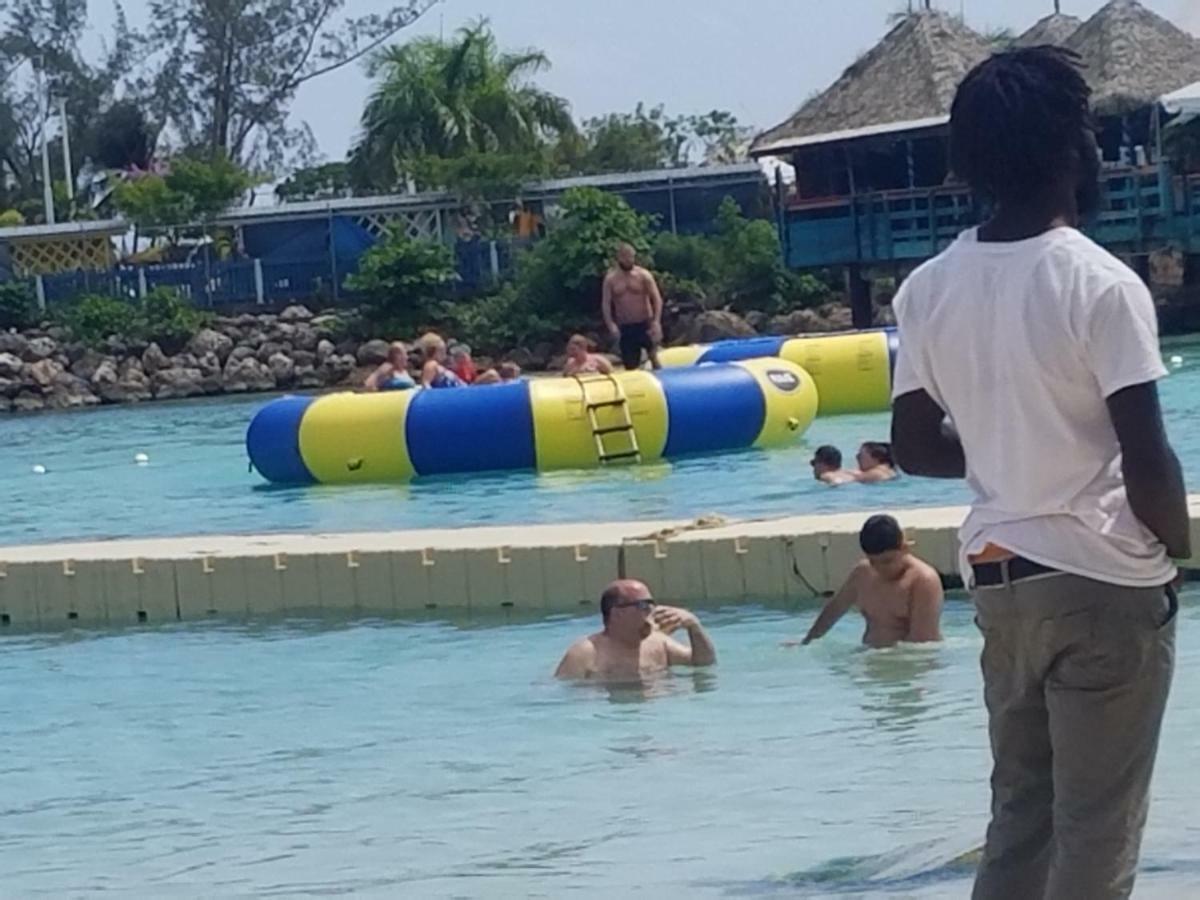 Rosi Ocean Sand Hotel Apt Ocho Rios Kültér fotó